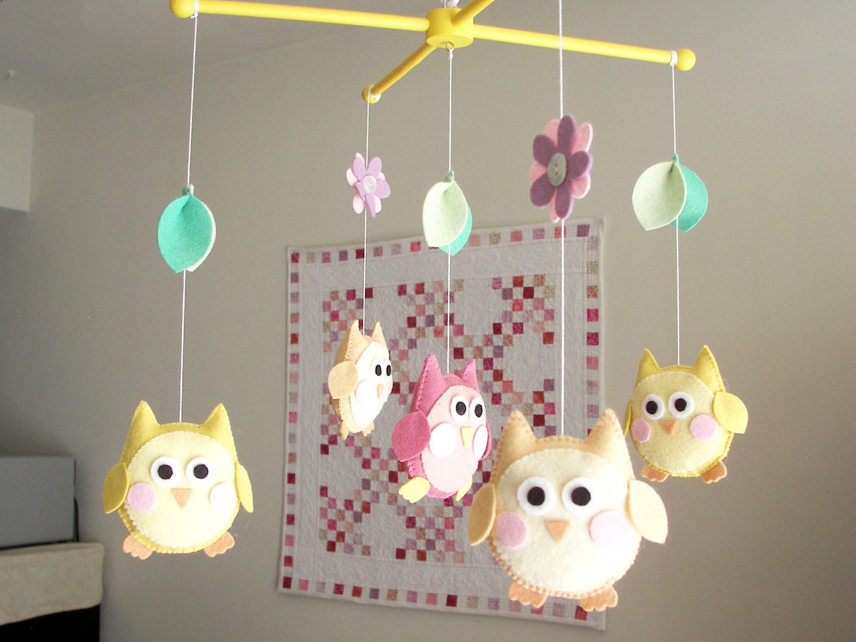 Baby crib mobile, owl mobile "Cute owl - Yellow"