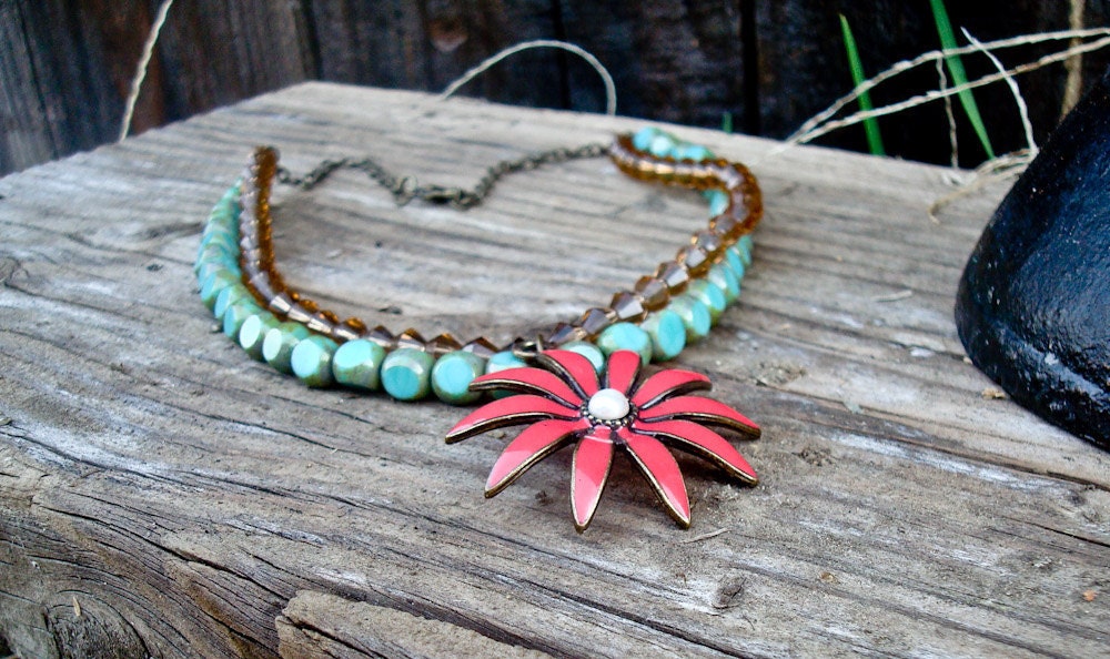 Salmon Daisy Necklace