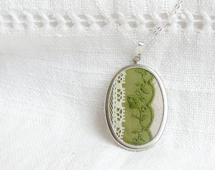Textile necklace with green lace in vintage style - gift for her