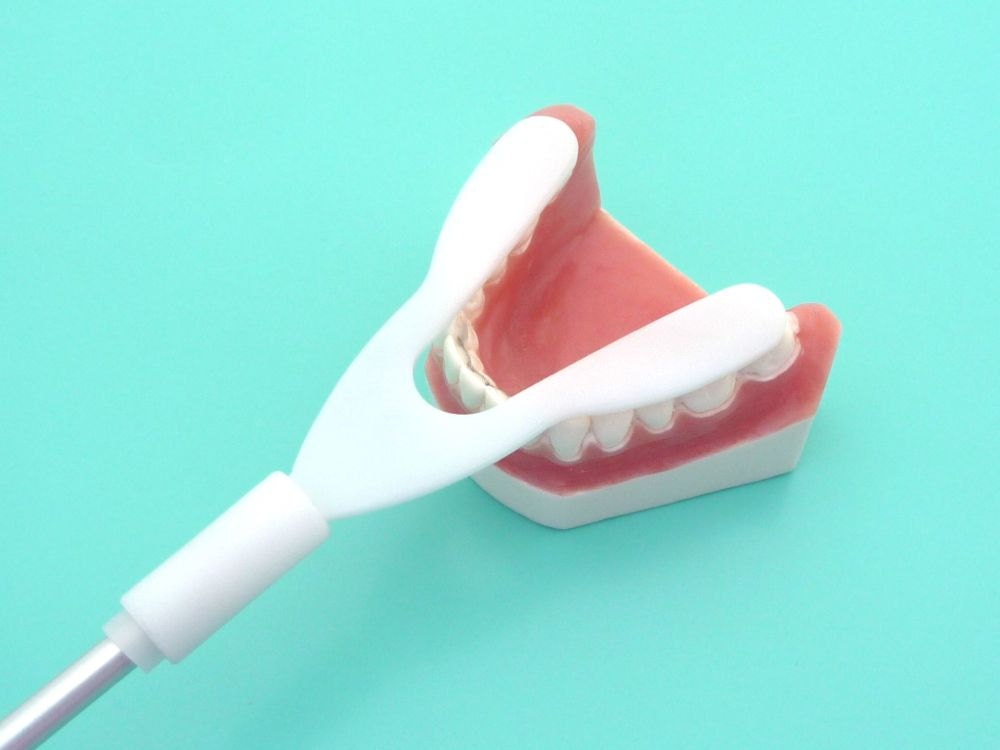 Ergonomic mouthpiece for mouth stick