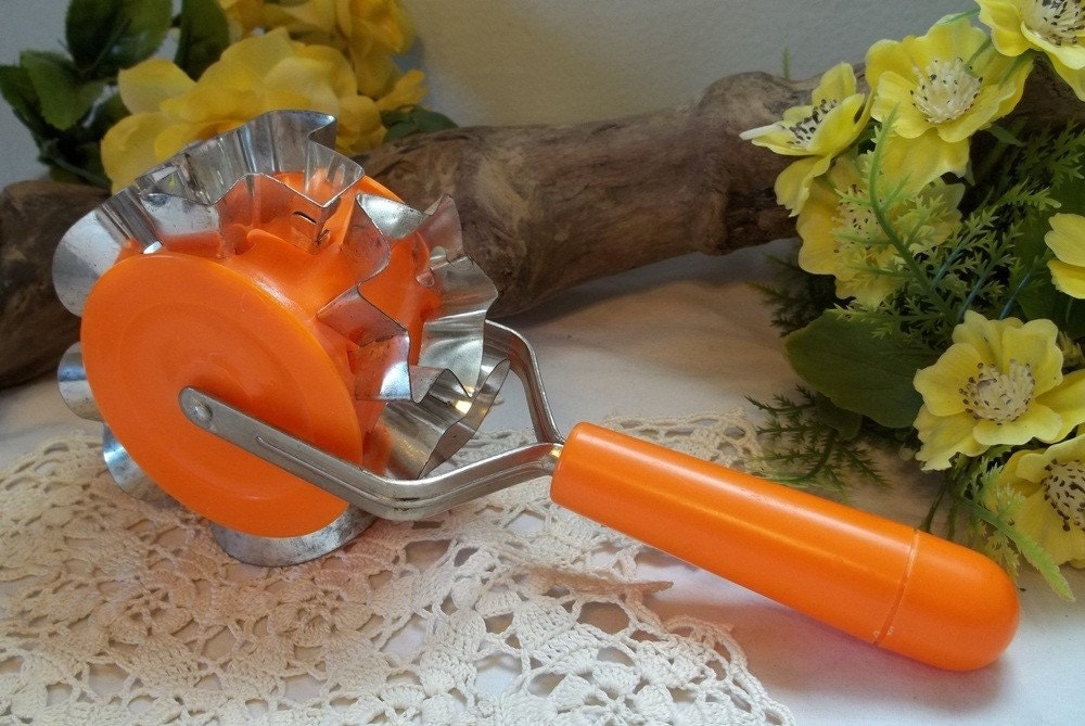 Vintage rolling cookie cutter with 6 shapes on by TheTreasuredPast