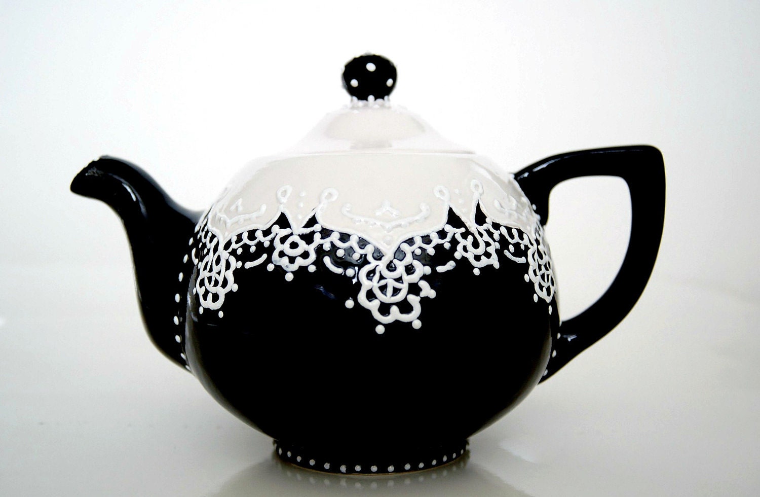 Teapot handpainted with lace dotting