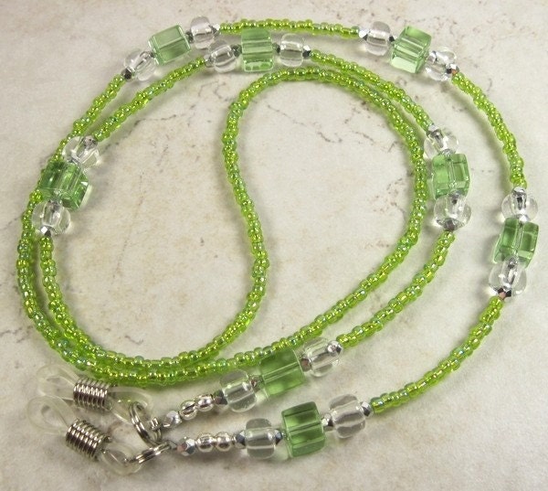 CRYSTAL GREEN Eyeglass holder necklace - Green and clear beaded