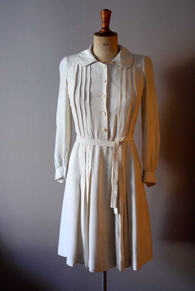 vintage 1940s off white pleated dress