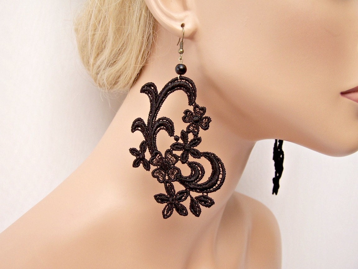 Jonquil black lace dangle earrings