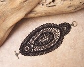 Tulip lace bracelet black