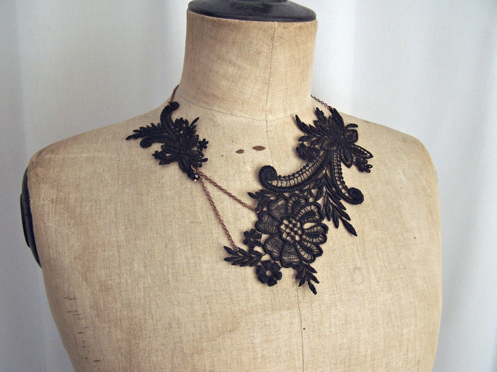 Magnolia black lace necklace