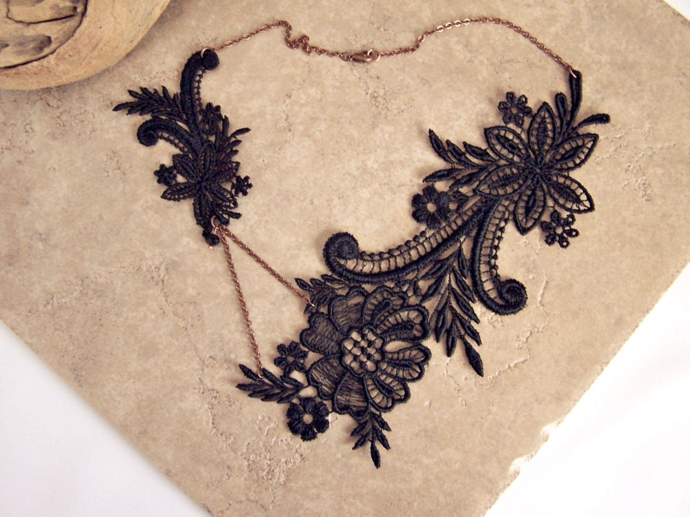 Magnolia black lace necklace