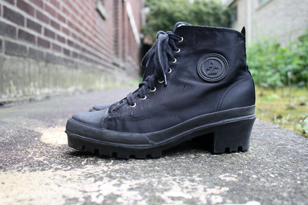 vintage 90s goth grunge womens converse style heeled sneaker shoes size 9