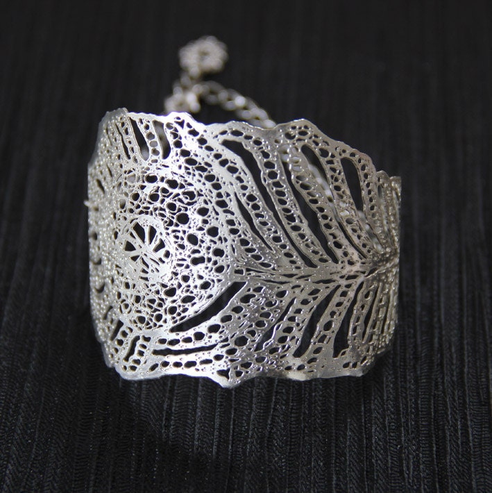 Silver plated Big Peacock Feather metal crochet Bracelet