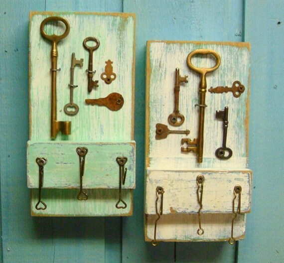 Key Holder Weathered White Vintage Door Wood by CastawaysHall