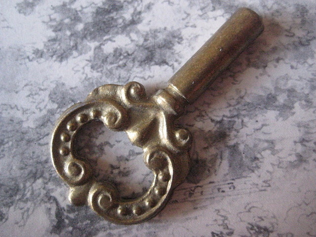 1 Vintage Brass Turn Key, Lamp Part, Repurpose, Recycle, Restoration
