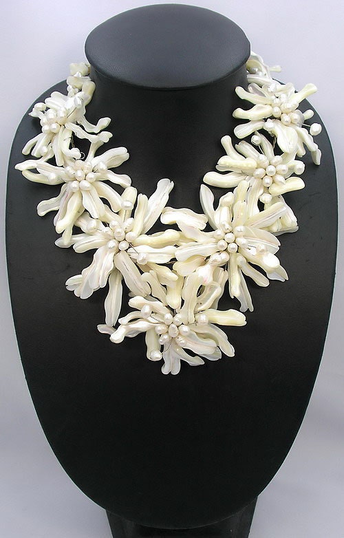 beadwork necklace,bib necklace,statement necklace,Beaded Jewelry,flower necklace,Pearl Necklace With pearl