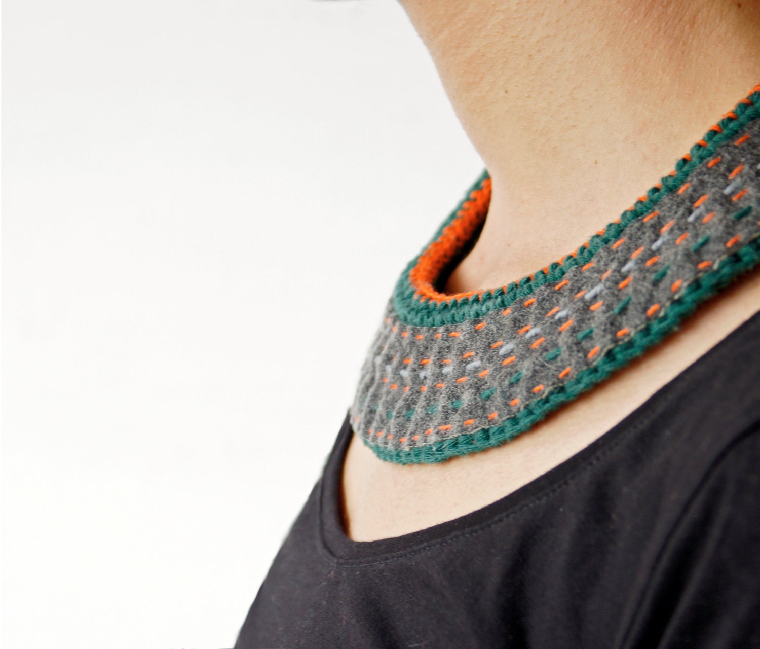 Crochet & felt collar - Crochet green cotton, gray felt fabric and handmade stitches. - SAMPLE