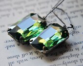 Vintage Peridot Crystal Glass Earrings - Antique brass dangle earrings - Peridot Birthstone Earrings - Gift Wrapped