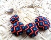 Chain bracelet with fabric buttons - adjustable
