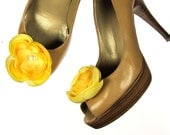 Magnetic Daffodil Yellow Ranunculus Flower Shoe Clip Pin Brooch by Hot Magnets