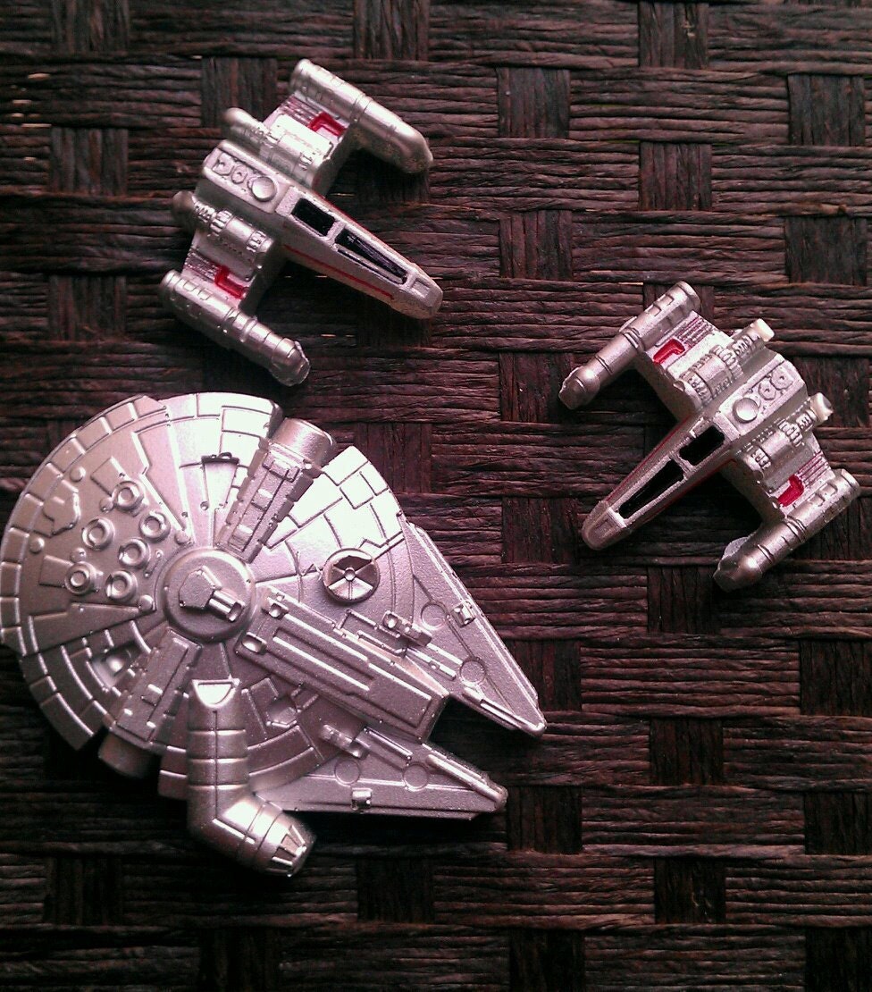 Millennium Falcon Magnet Set