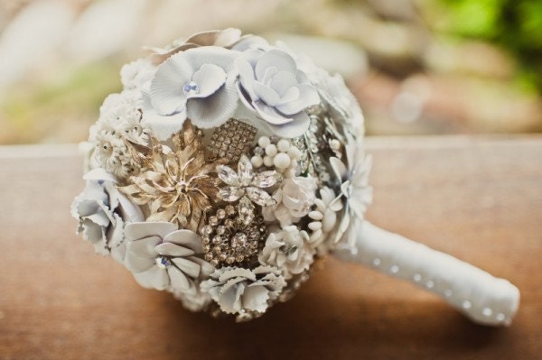 Custom Vintage Brooch Bouquet by The Ritzy Rose
