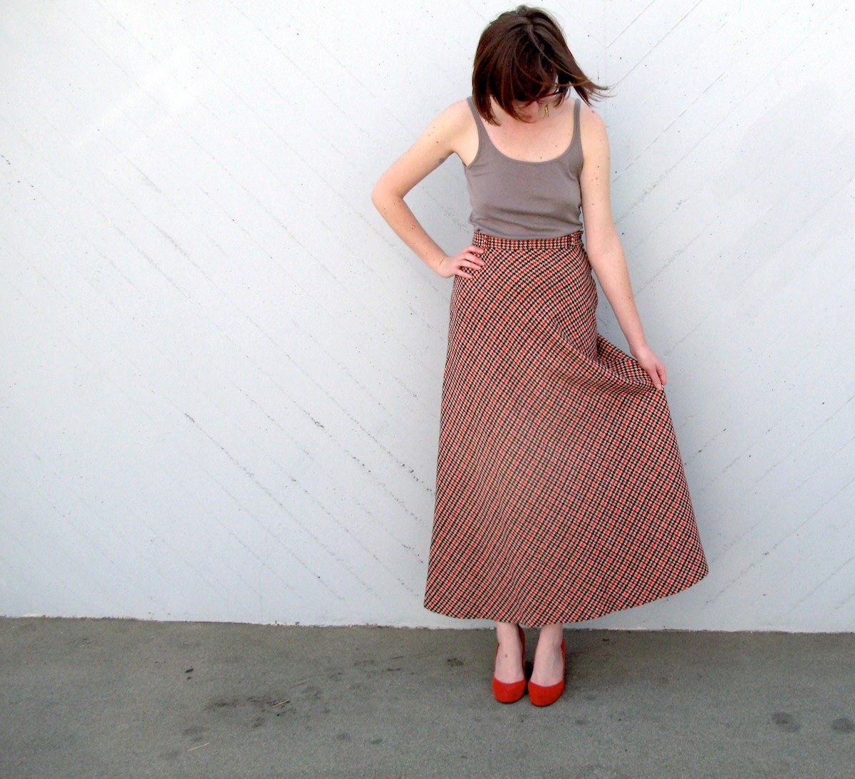 1950s vintage maxi skirt - red black and white houndstooth - wool - xs / small