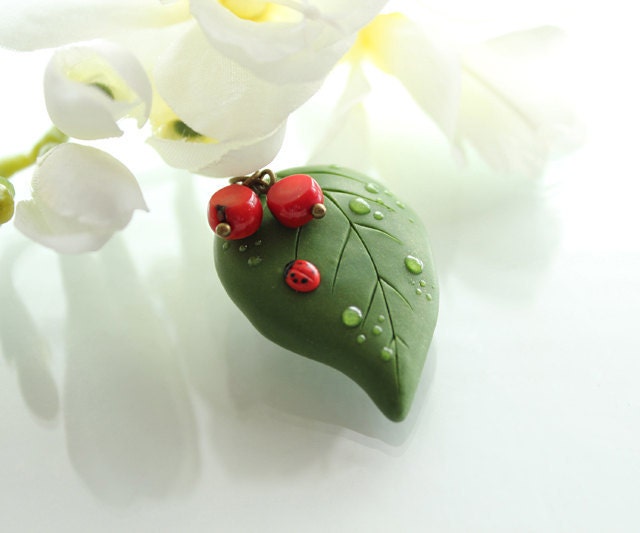 Leaf ladybird broch - polymer clay leaf brooch pin