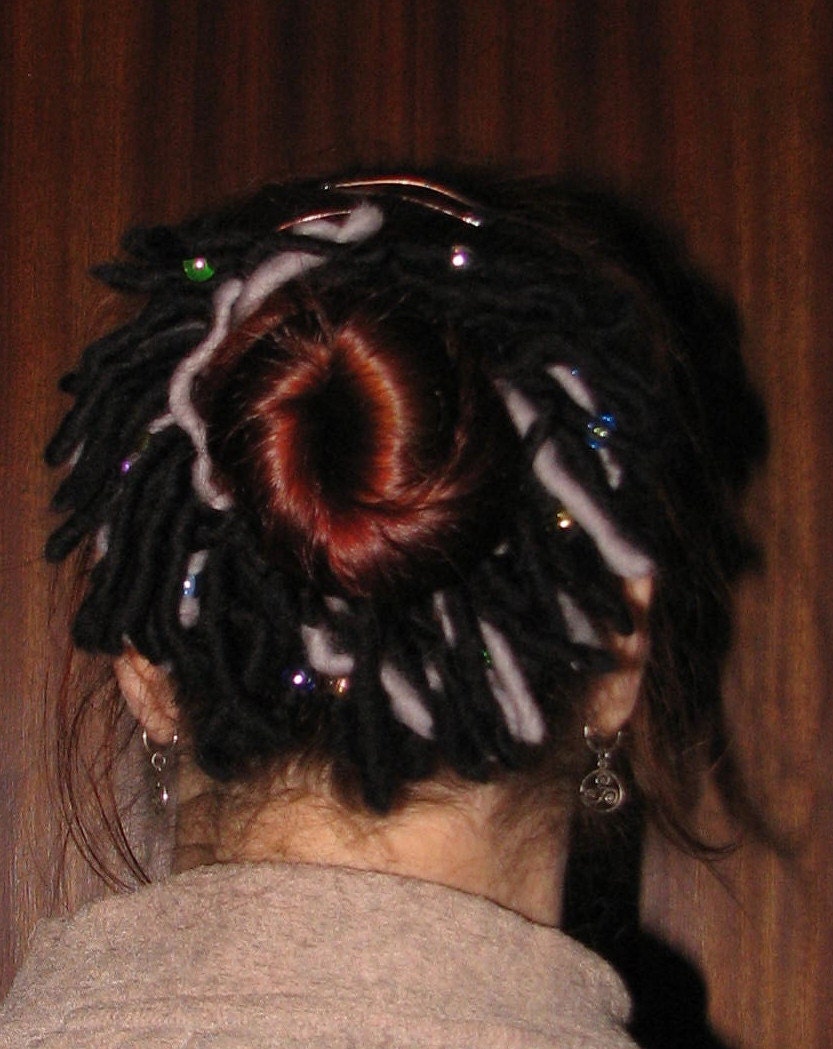 Sea anemone scrunchie purple, red, grey, orange