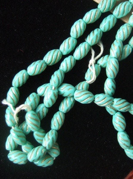 BWB Egyptian Revival Vintage glass Green Swirl Beads (12)