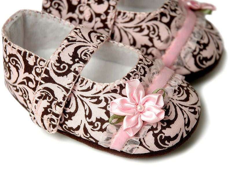 Baby Girl Shoe Emma in Pink Damask by Pink2Blue, slipper/bootie Infant Sizes, Handmade by Pink2Blue.