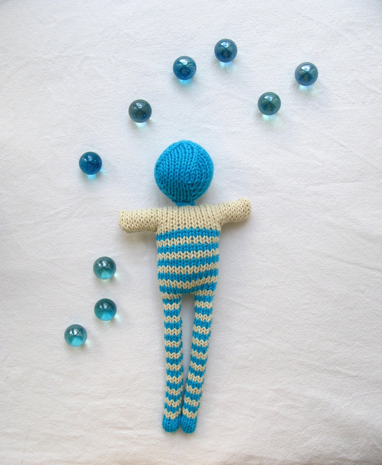 striped doll -bonhomme