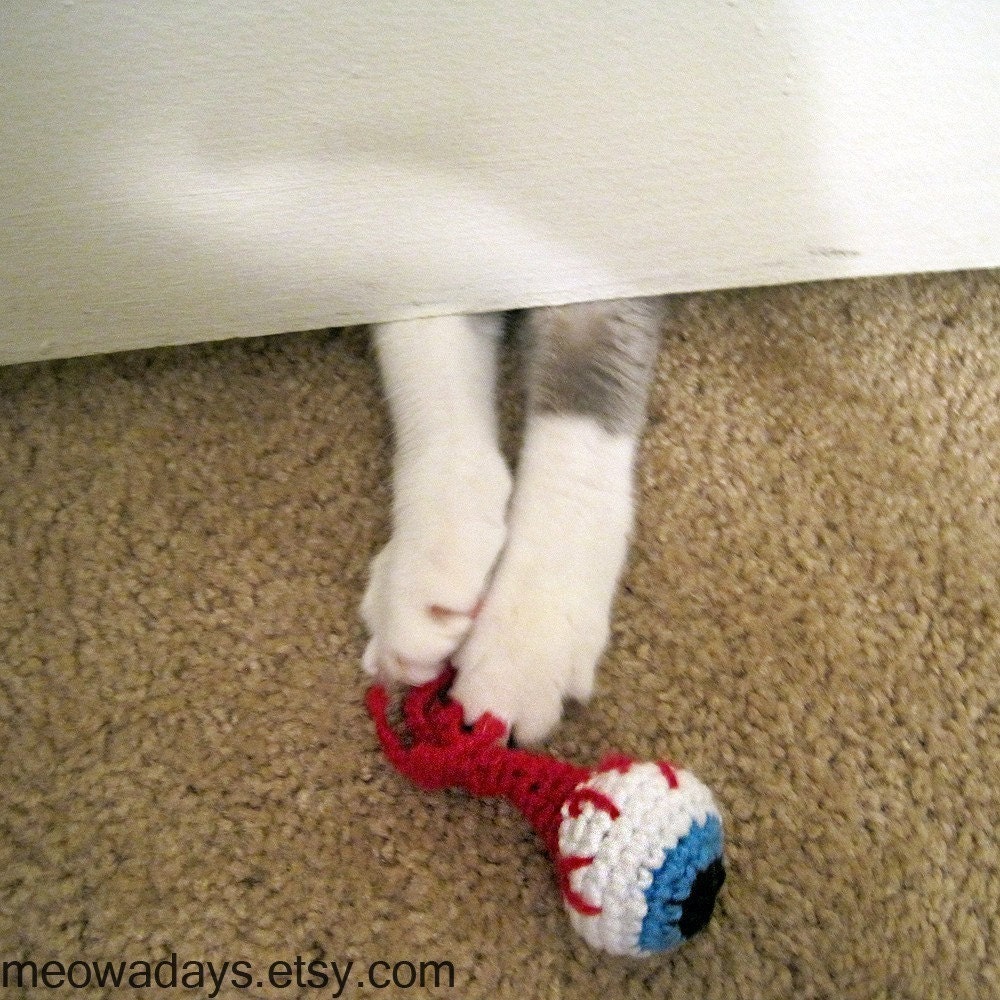 CAT TOY EYEBALL pet toys zombie organic catnip crocheted toy funny weird