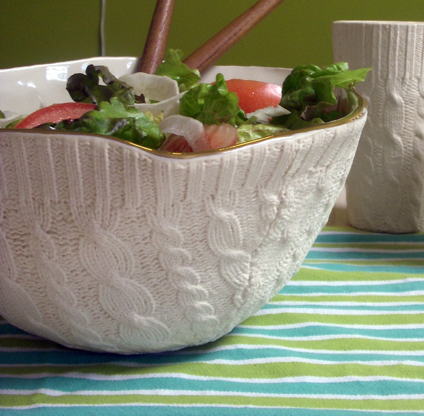 Cable-knit Ceramic serving bowl- 16K gold edge
