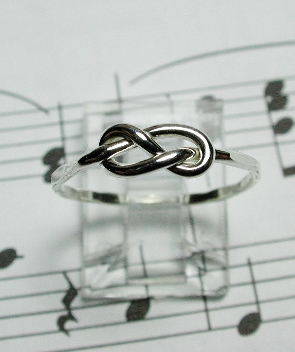Sterling Silver Figure 8 Knot Ring. Lovely.