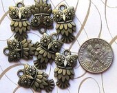 8 Owl Charms Antique Bronze Tone - BC058