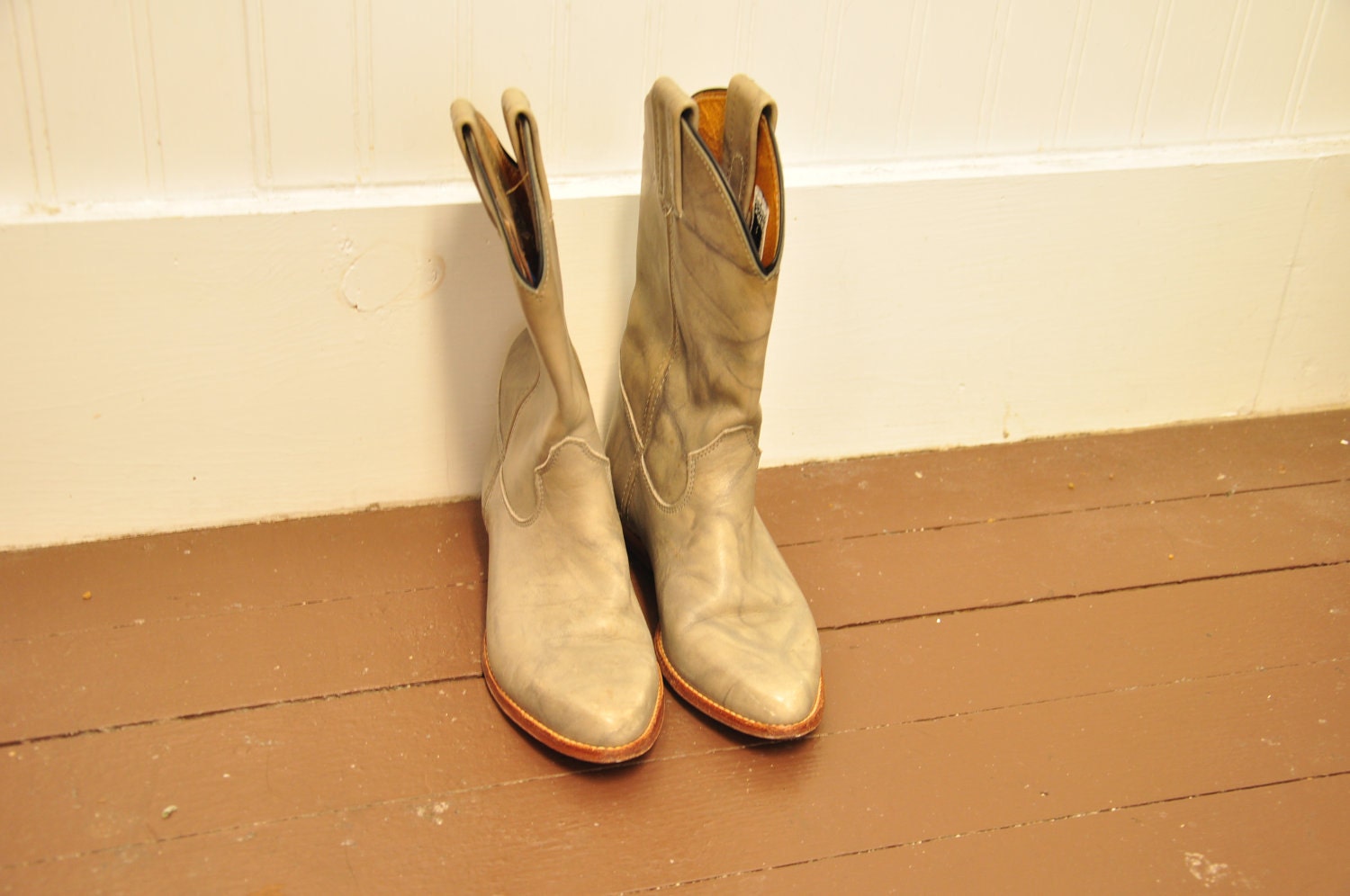 vintage Frye cowgirl boots, size 5