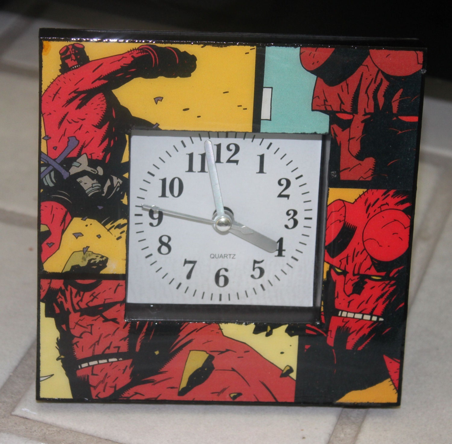 Hellboy Mike Mignola Ron Perlman Comic Book Wall or Desk Clock Single