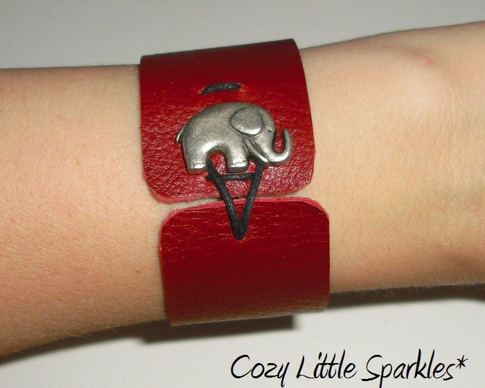 Good Luck Elephant Leather cuff - Alabama - Red leather - button closure