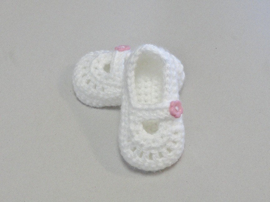 Crocheted Baby Mary Jane Shoes (size 0-3, 3-6, 6-9, 9-12 months)