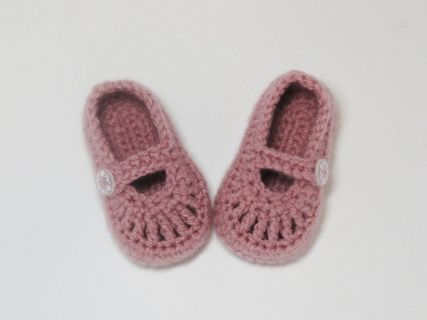 Crocheted Baby MaryJane Shoes in Dusty Rose ( Size 0-3, 3-6, 6-9, 9-12 months) Available in Different Color