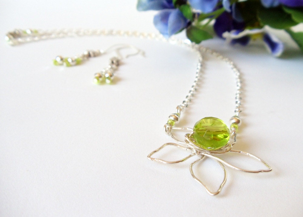 Wire Wrapped Daisy Necklace Set- Green Faceted-  2 Piece Set - Handmade Jewelry