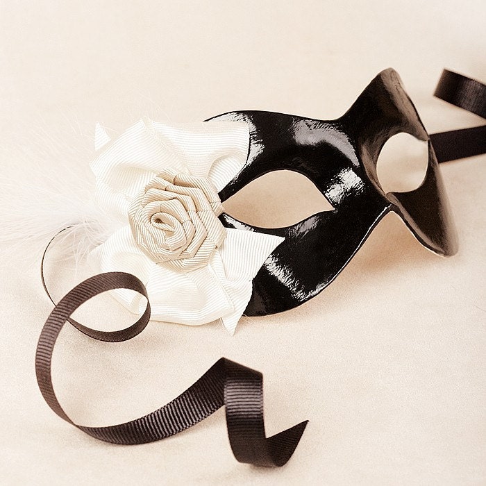 Amadea Black/Ivory masquerade mask /req37430