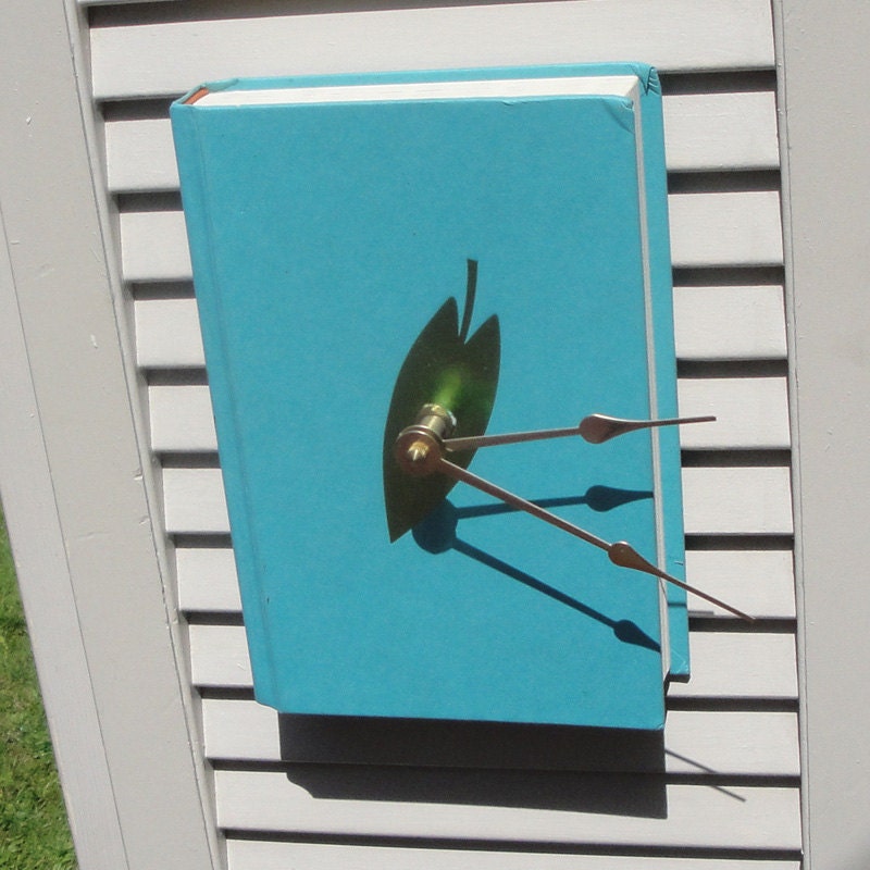 Leaf - Recyced Book Clock