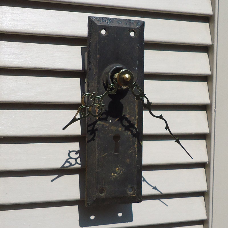 Black Skeleton Key Clock