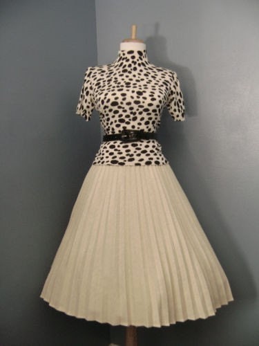 Vintage 1950s 1960s Womens Oatmeal Accordion Style Pleated Full Skirt