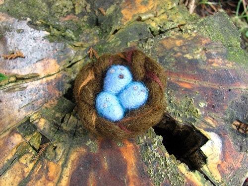 birds nest needle felted pin or brooch