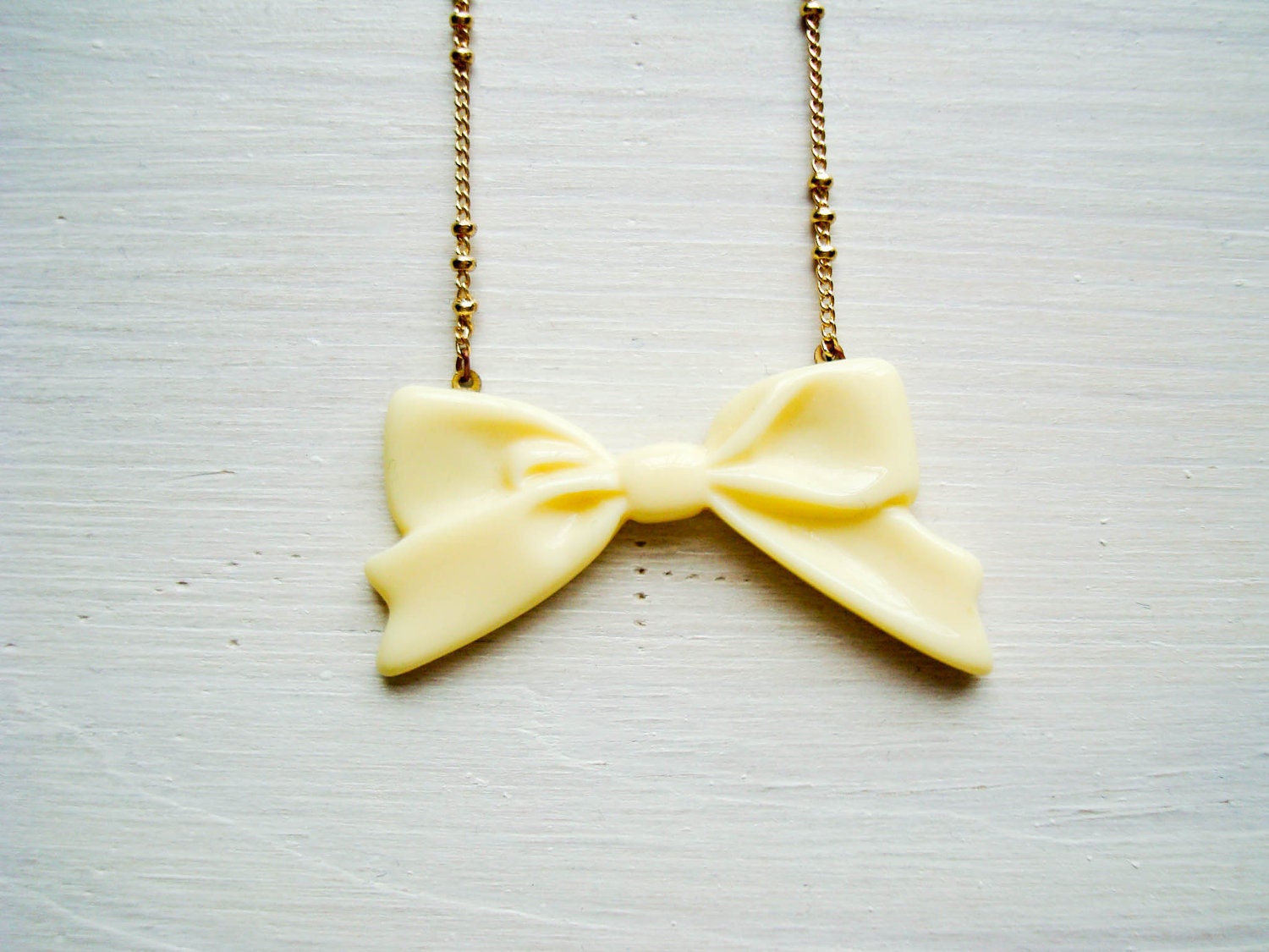 beige bow -necklace (beige bow cabochon with a vintage gold plated ball chain)