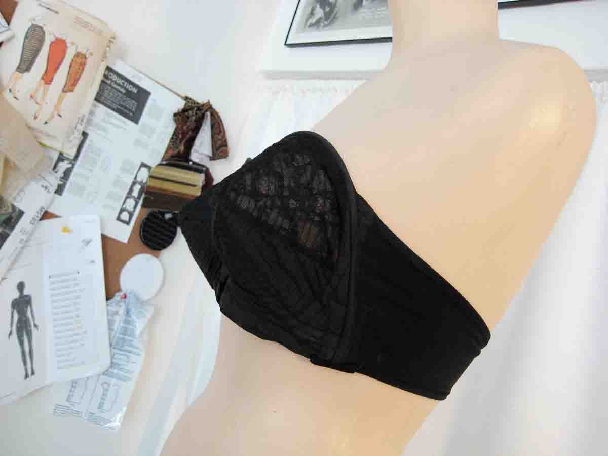 1950s Strapless Whirlpool Bra with Circular Stitching - Size 36 B Bra, Strapless, Black Stitch Bullet