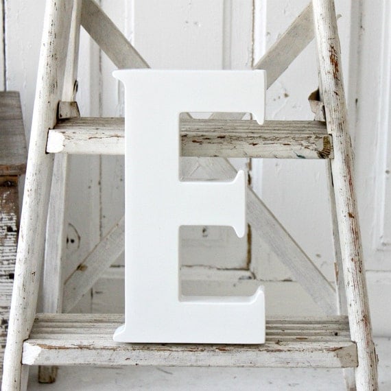 large E sign letter