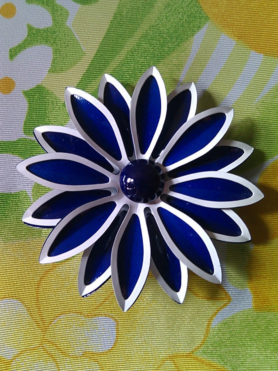 Vintage Daisy Pin Brooch Blue White Metal Retro