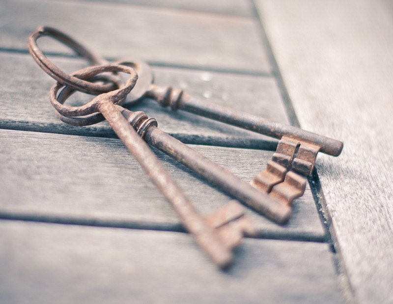Vintage Big Skeleton French Key Lot of 3 Antique Keys for Home Decoration Steampunk Jewelry, Altered Art, Mixed Media and Assemblage Shabby Chic Romantic Home