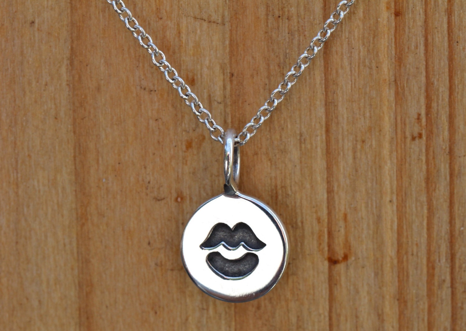 Tiny Kiss Necklace